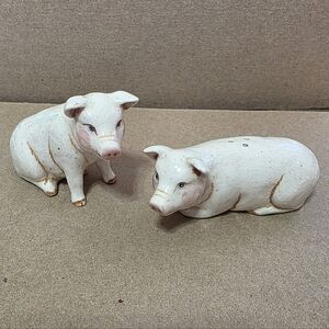 Hand Crafted Country Farm Pig Salt Pepper Shaker Set